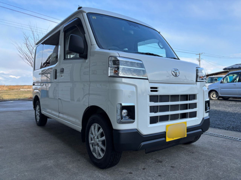 TOYOTA PIXIS VAN