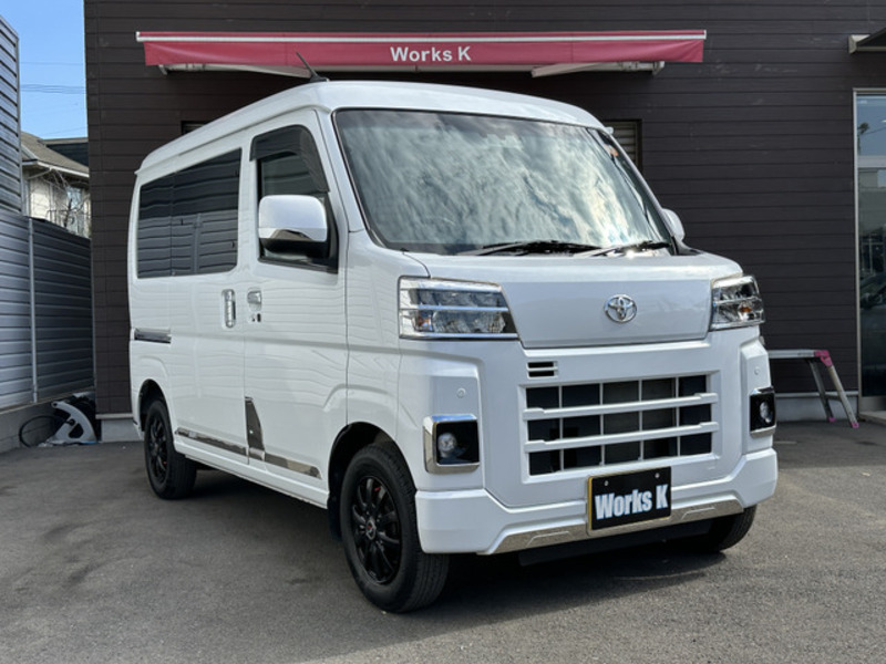 TOYOTA PIXIS VAN