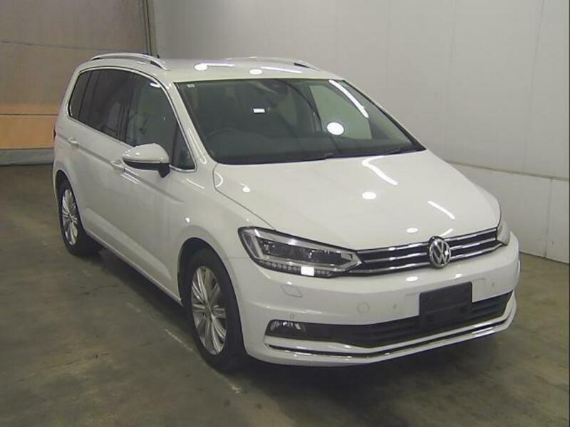 VOLKSWAGEN GOLF TOURAN