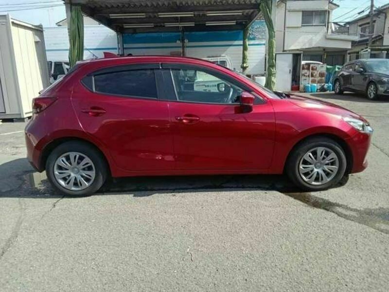 MAZDA2