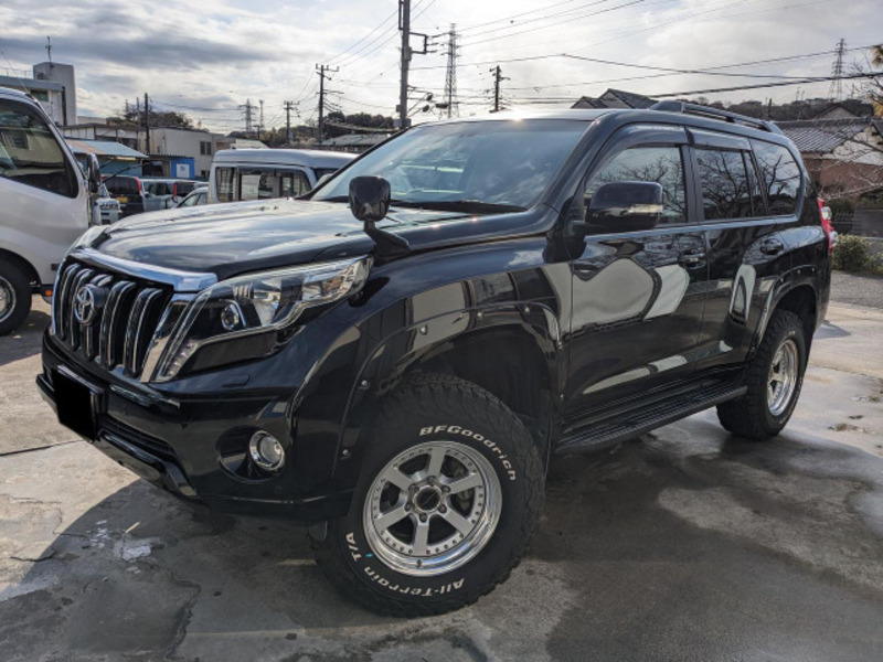 TOYOTA LAND CRUISER PRADO