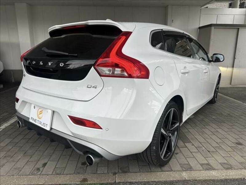 V40