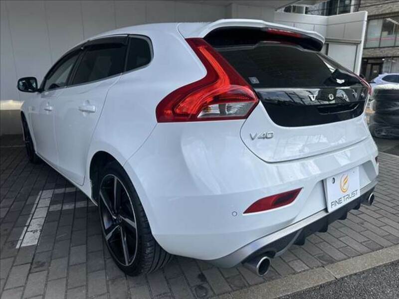 V40