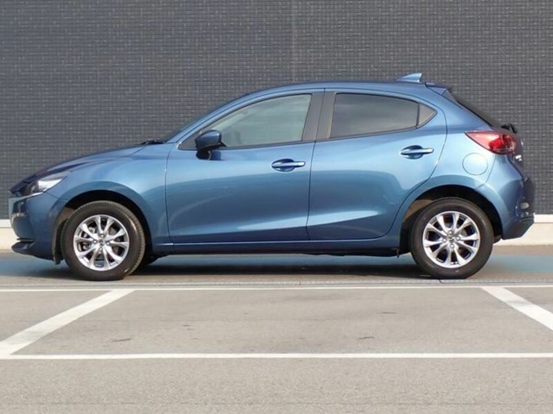 MAZDA2