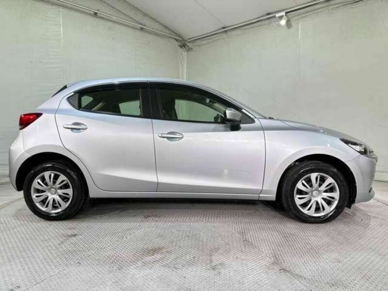 MAZDA2