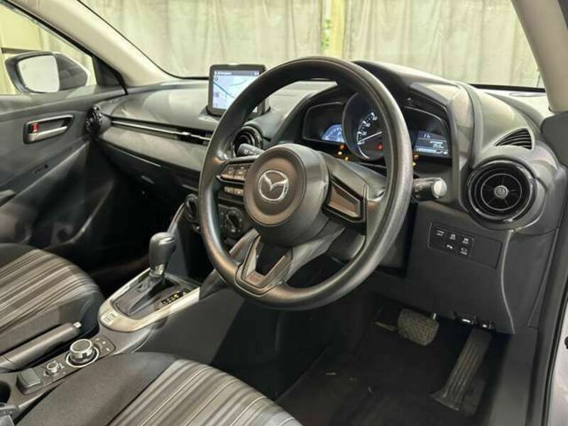 MAZDA2