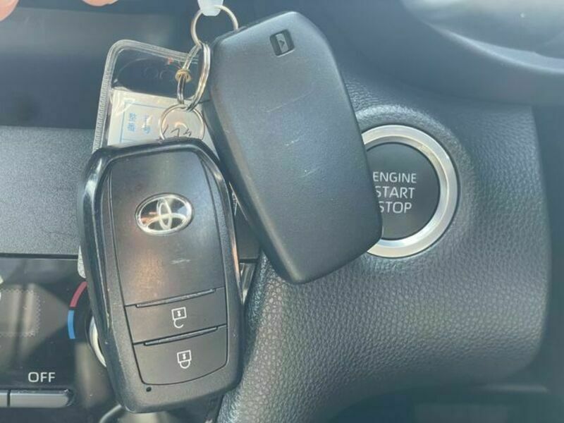 YARIS CROSS-27