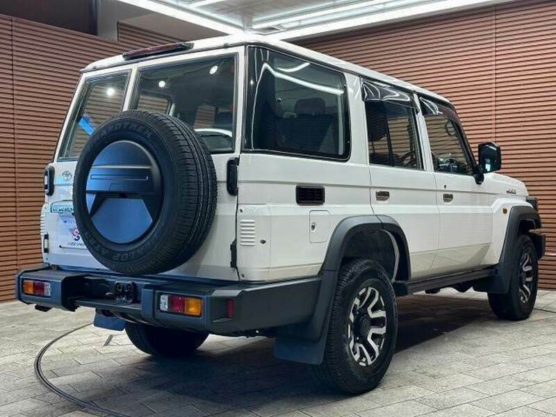 LAND CRUISER