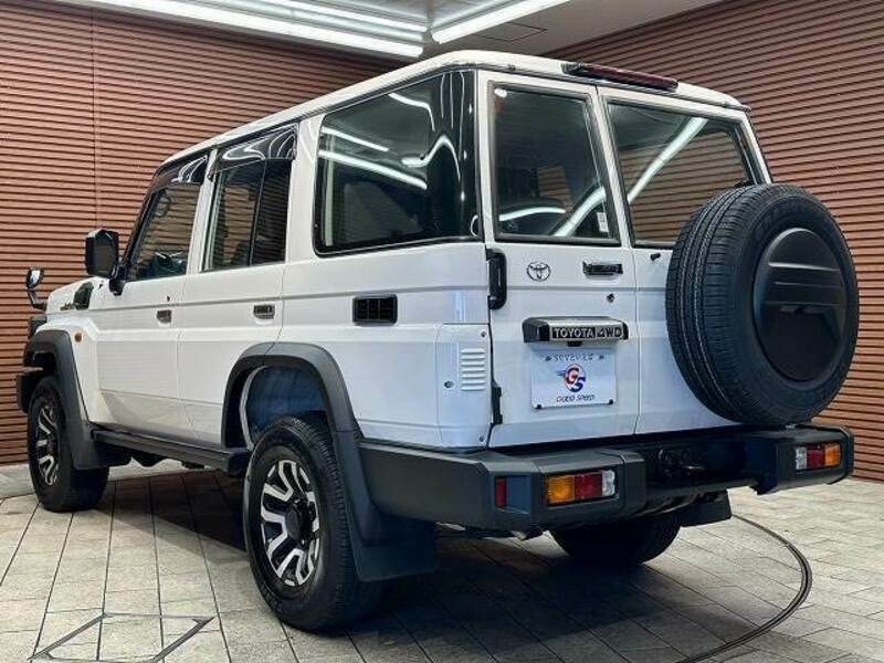 LAND CRUISER