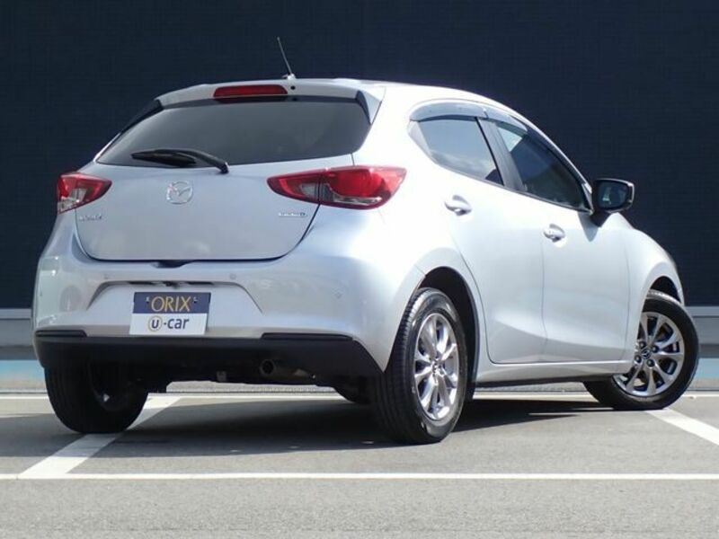 MAZDA2