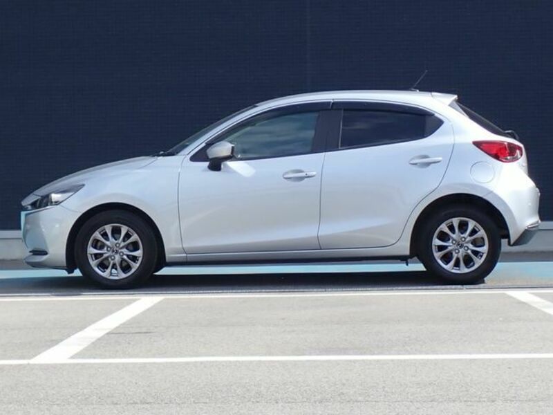 MAZDA2