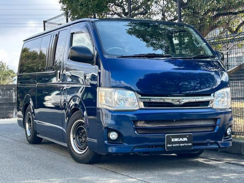 TOYOTA HIACE VAN