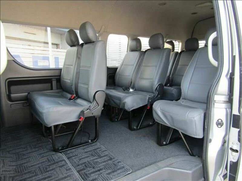 HIACE COMMUTER