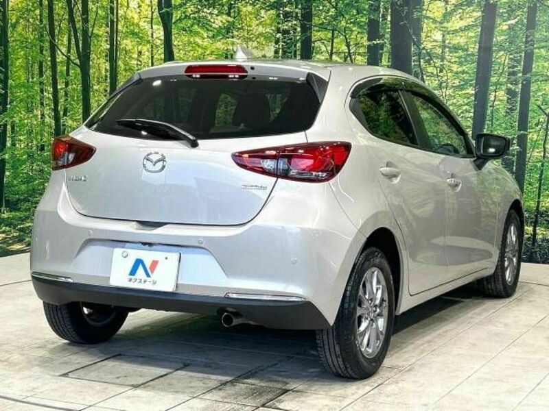 MAZDA2