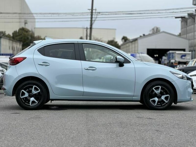 MAZDA2