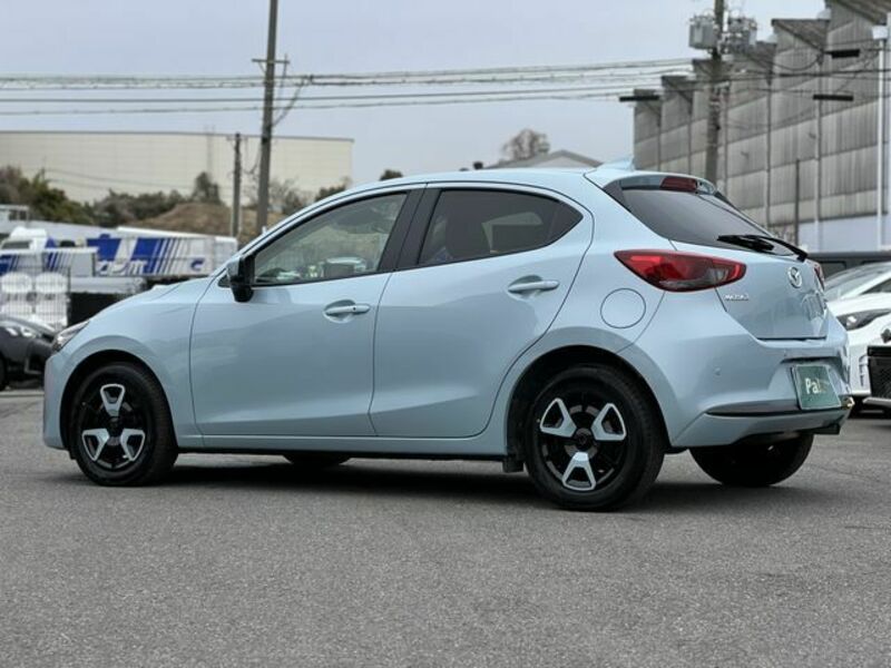 MAZDA2