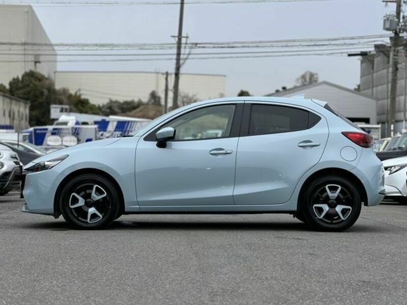 MAZDA2