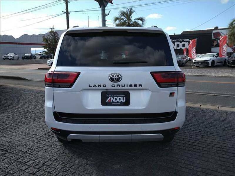 LAND CRUISER