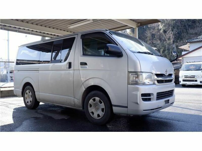 TOYOTA HIACE