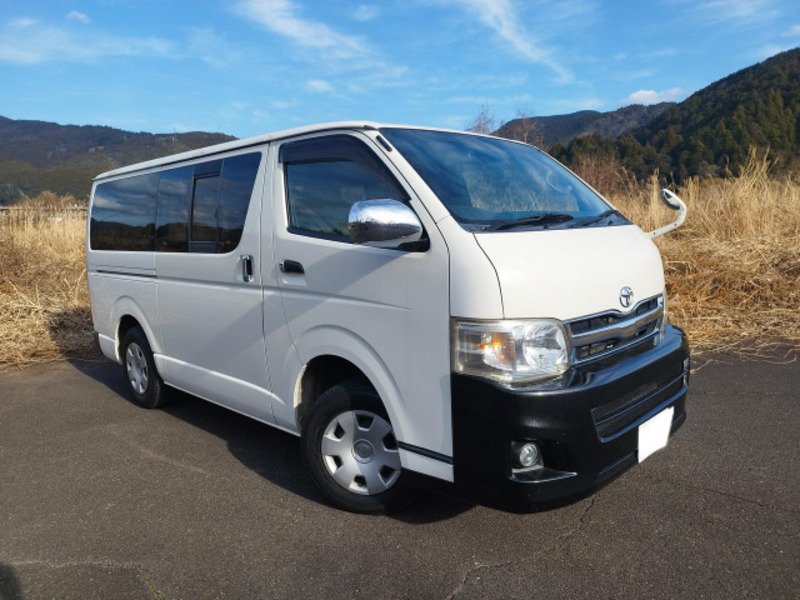 TOYOTA HIACE VAN