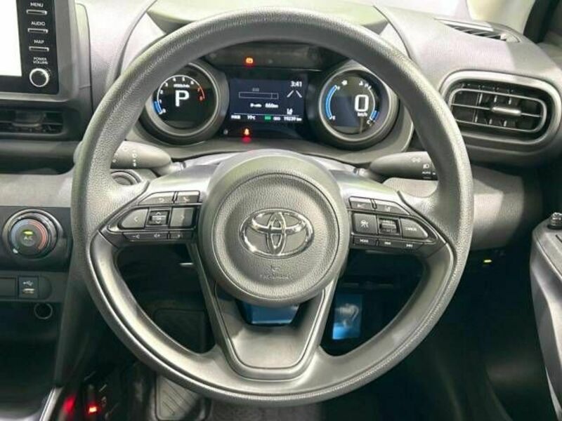 YARIS CROSS