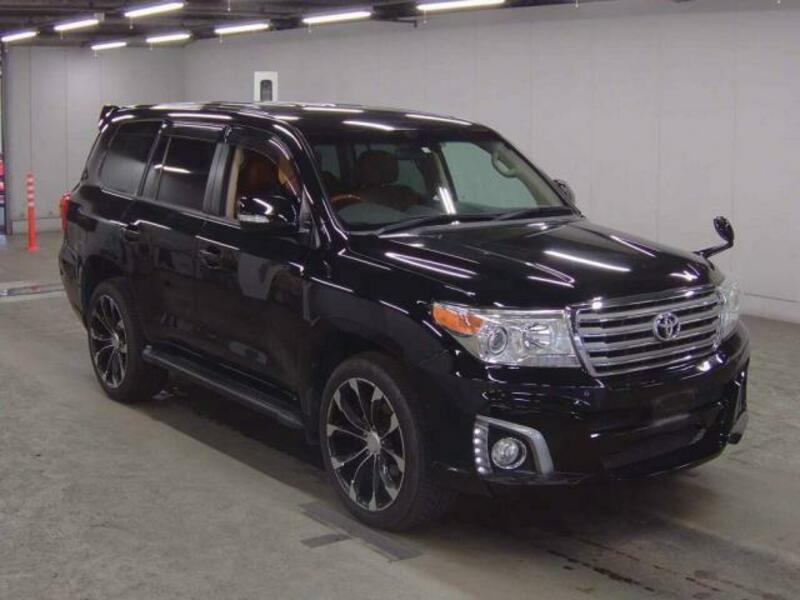 TOYOTA LAND CRUISER