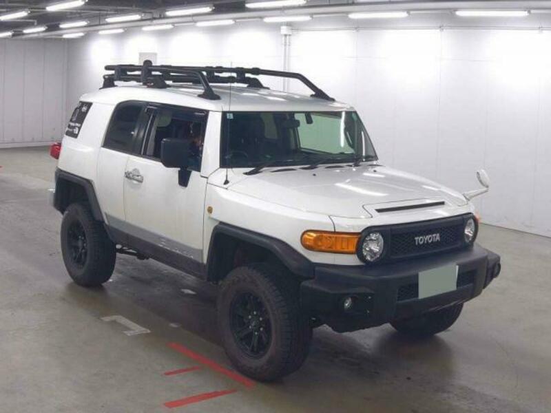 TOYOTA FJ CRUISER