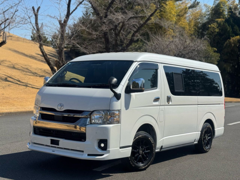 TOYOTA HIACE VAN