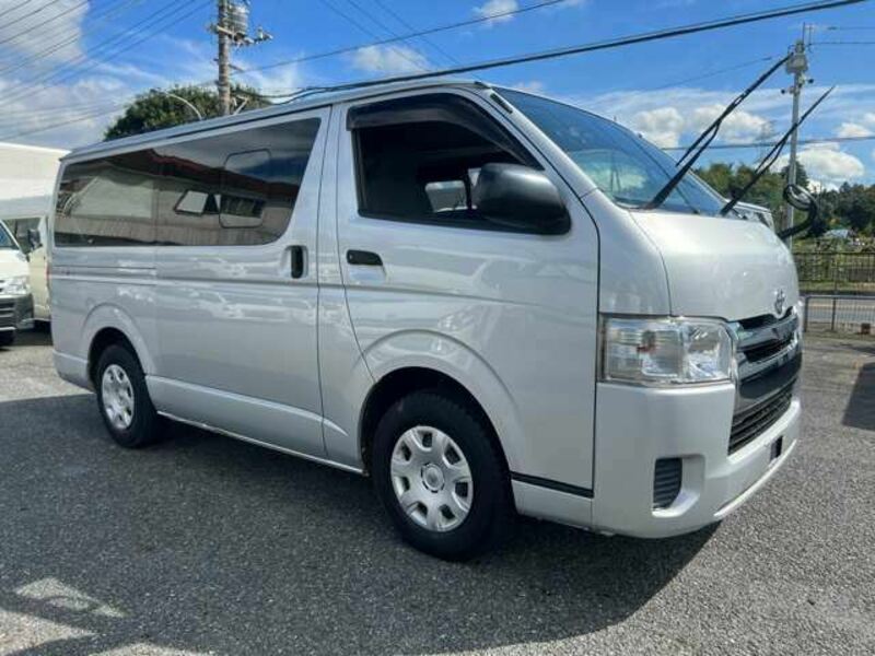 TOYOTA HIACE VAN