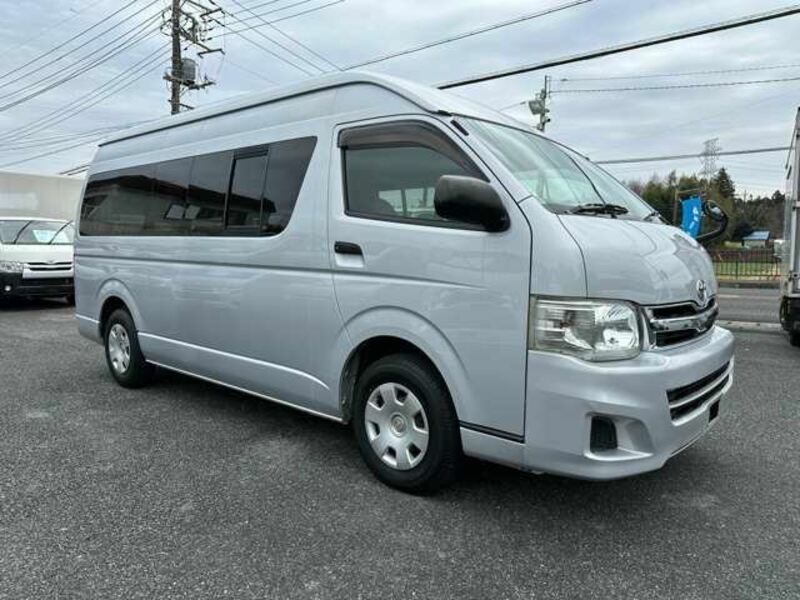 TOYOTA HIACE VAN