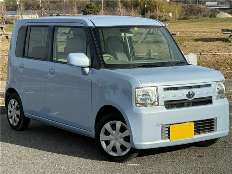 TOYOTA PIXIS SPACE