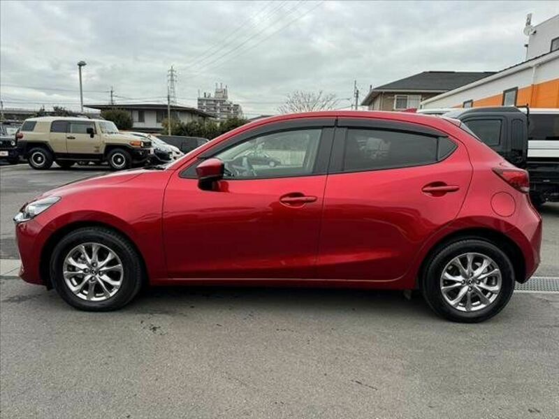 MAZDA2