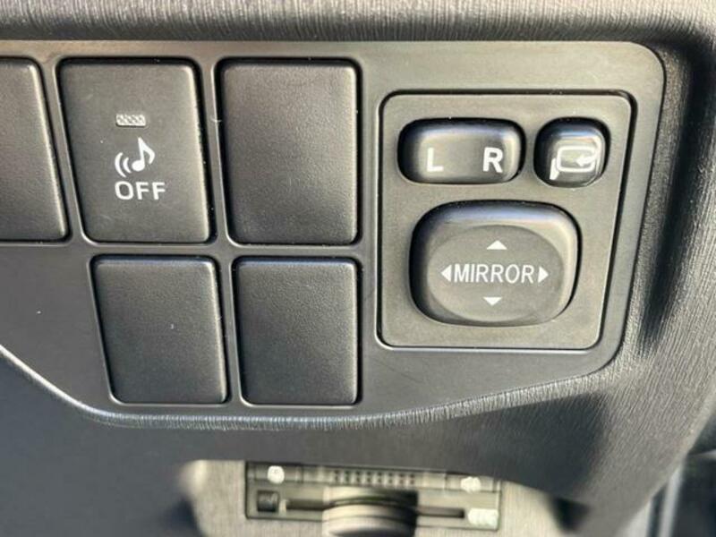 PRIUS-6