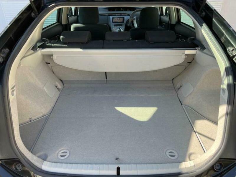PRIUS-12