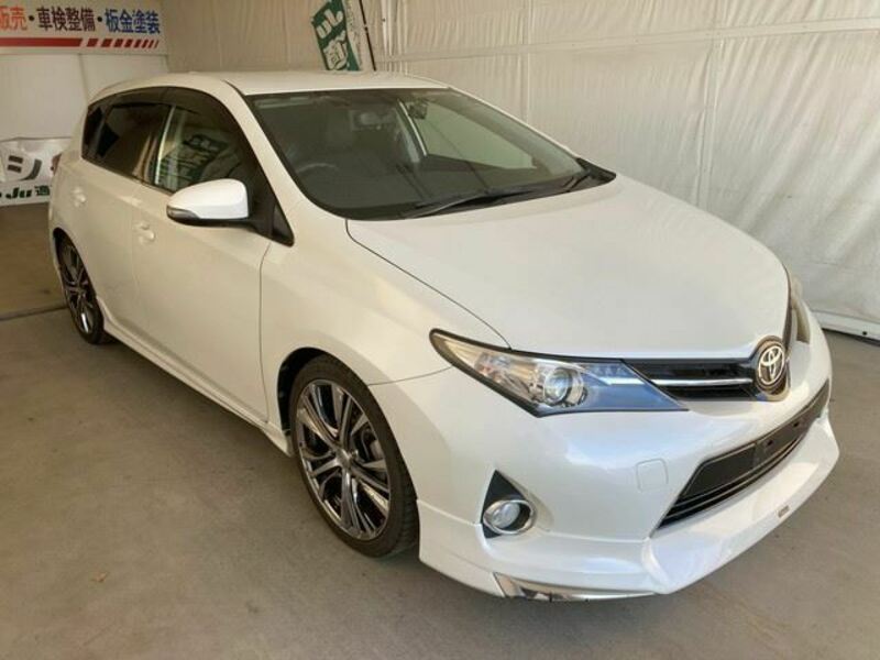 TOYOTA AURIS