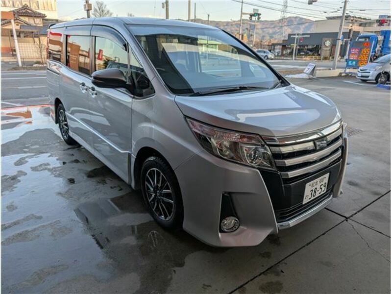 TOYOTA NOAH