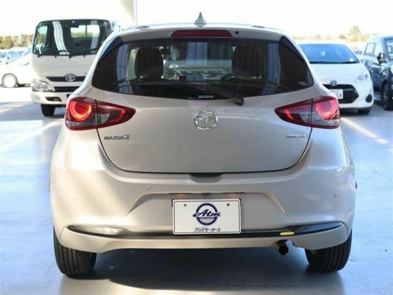 MAZDA2