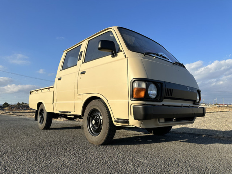 TOYOTA HIACE TRUCK