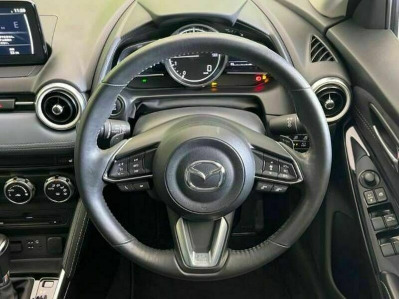 MAZDA2