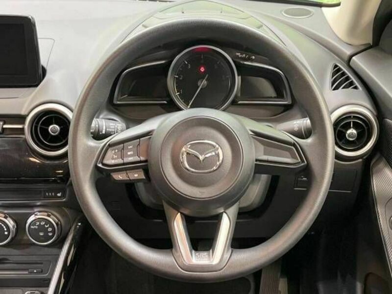 MAZDA2