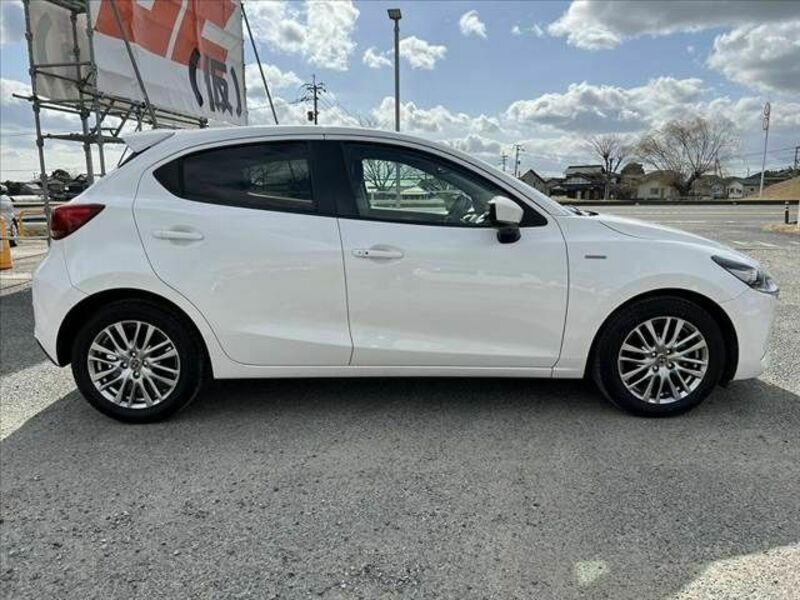 MAZDA2