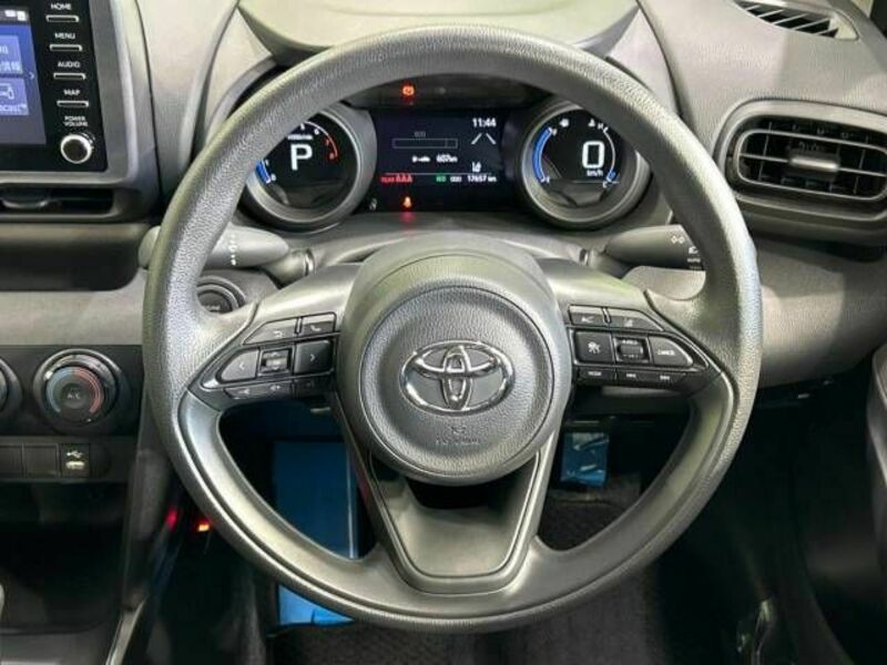 YARIS CROSS