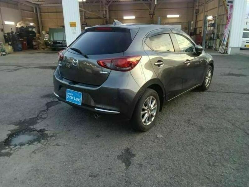 MAZDA2