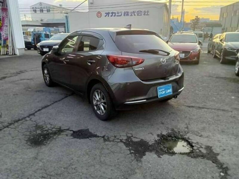 MAZDA2