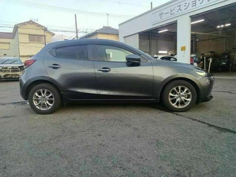 MAZDA2