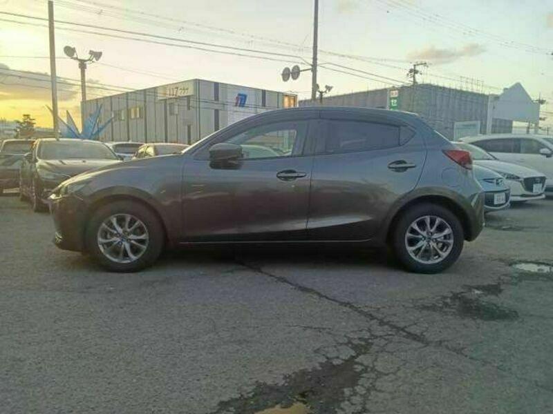 MAZDA2