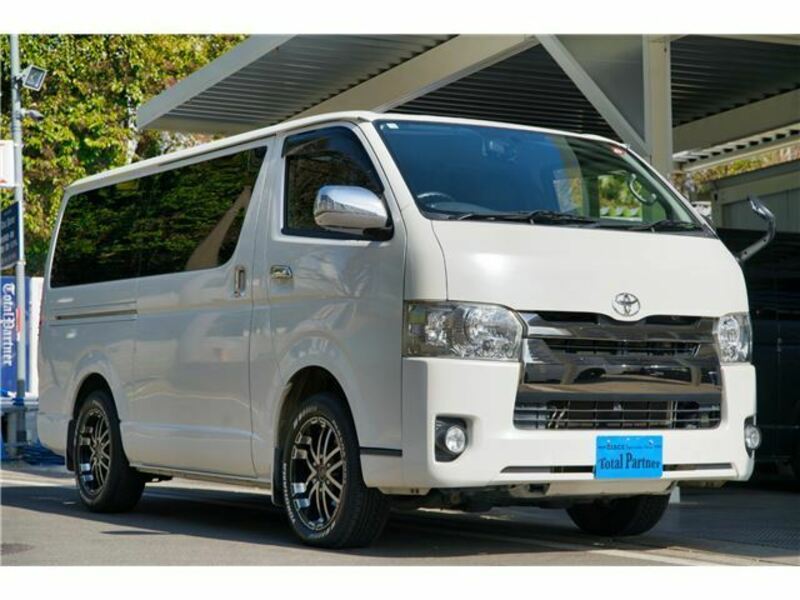 TOYOTA HIACE VAN