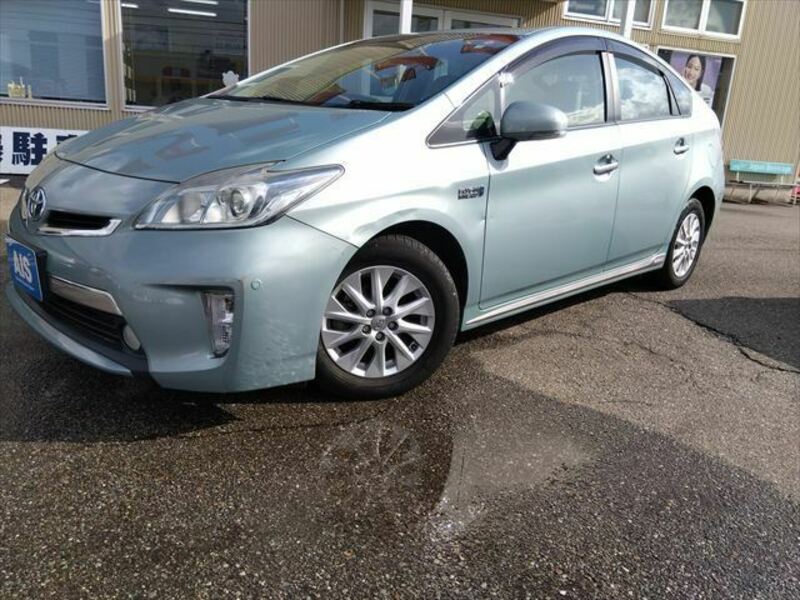 TOYOTA PRIUS PHV