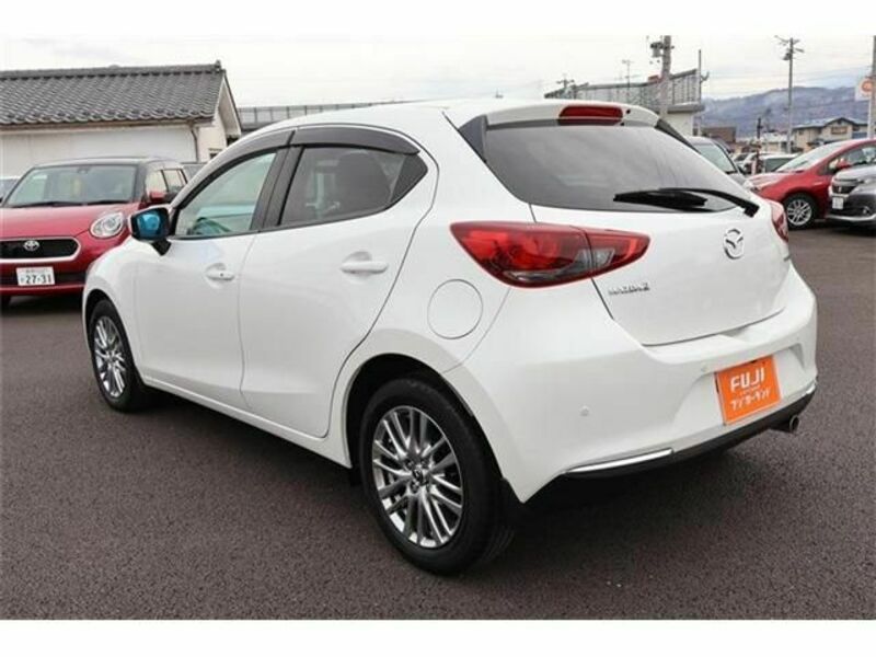 MAZDA2