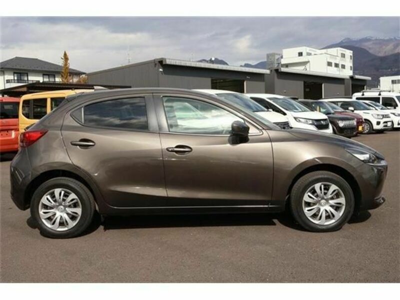 MAZDA2